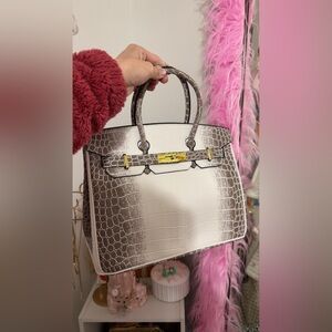 Beautiful white faux croc leather handbag (brand new)